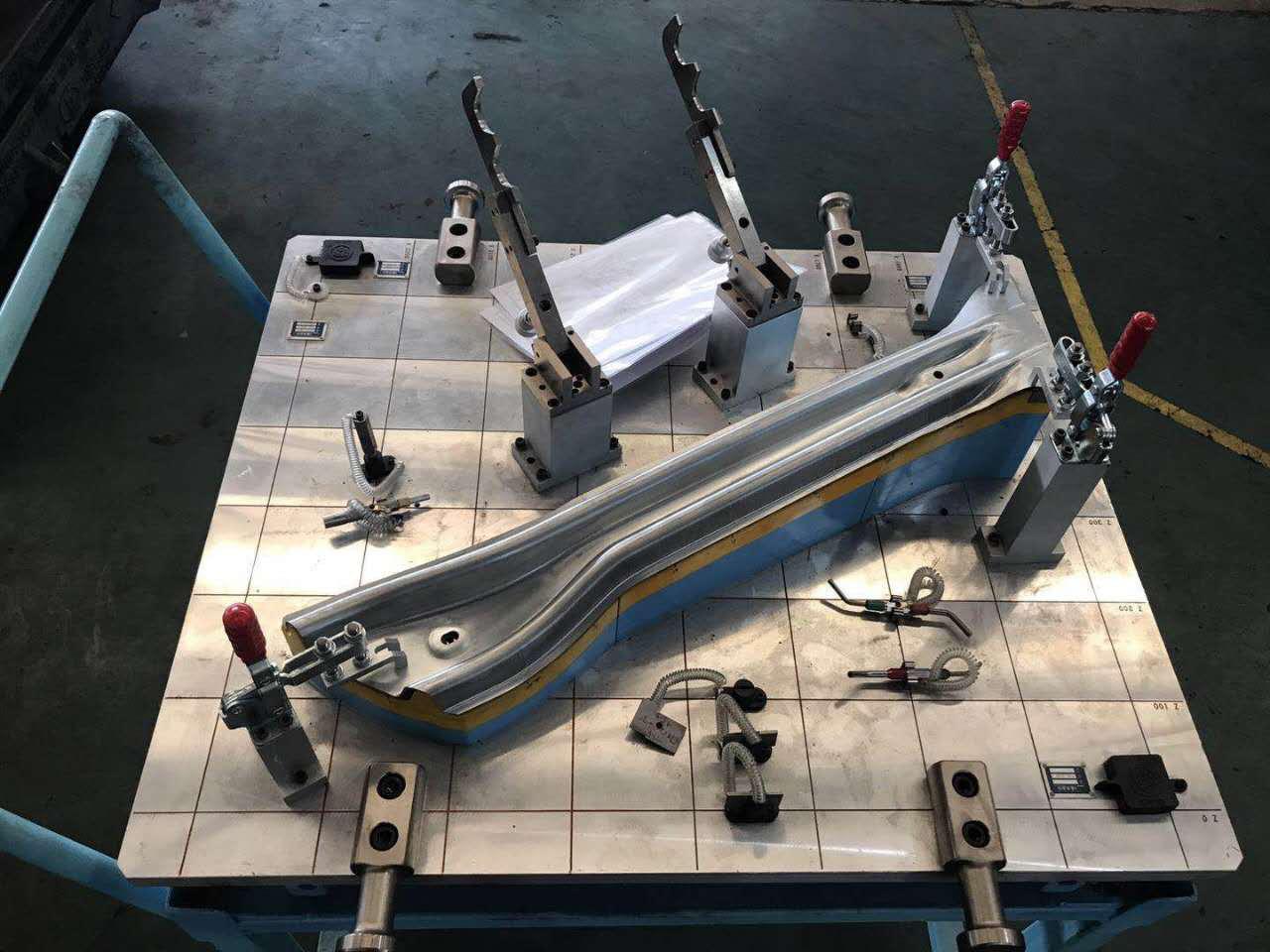 三坐標(biāo)測(cè)量機(jī)如何對(duì)汽車(chē)沖壓件進(jìn)行矢量檢測(cè)(圖1)